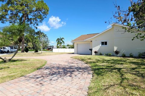 Casa en venta en Saint Petersburg, Florida, 3 dormitorios, 125.98 m2 № 1631996 - foto 2