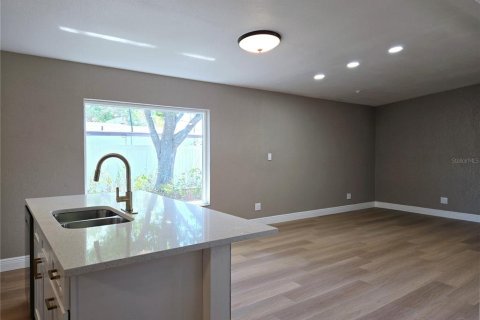 Casa en venta en Saint Petersburg, Florida, 3 dormitorios, 125.98 m2 № 1631996 - foto 9