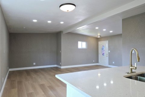 Casa en venta en Saint Petersburg, Florida, 3 dormitorios, 125.98 m2 № 1631996 - foto 10