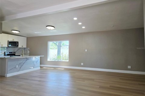 Casa en venta en Saint Petersburg, Florida, 3 dormitorios, 125.98 m2 № 1631996 - foto 5