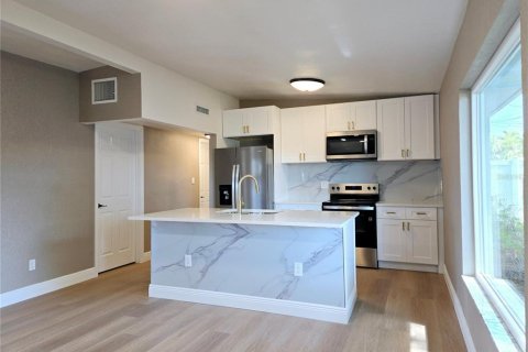 Casa en venta en Saint Petersburg, Florida, 3 dormitorios, 125.98 m2 № 1631996 - foto 6
