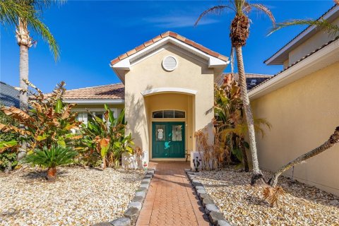 House in BELLALAGO in Kissimmee, Florida 5 bedrooms, 261.33 sq.m. № 2221885 - photo 2