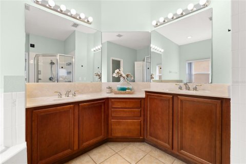 House in BELLALAGO in Kissimmee, Florida 5 bedrooms, 261.33 sq.m. № 2221885 - photo 17