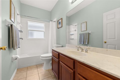 House in BELLALAGO in Kissimmee, Florida 5 bedrooms, 261.33 sq.m. № 2221885 - photo 13