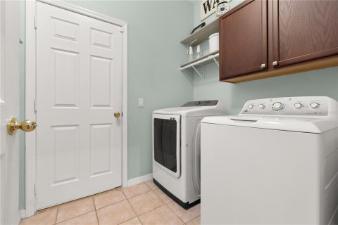 House in BELLALAGO in Kissimmee, Florida 5 bedrooms, 261.33 sq.m. № 2221885 - photo 19