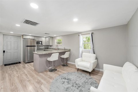 Dúplex en venta en Chiefland, Florida, 5 dormitorios, 122.63 m2 № 2236483 - foto 7