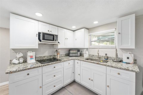 Dúplex en venta en Chiefland, Florida, 5 dormitorios, 122.63 m2 № 2236483 - foto 20