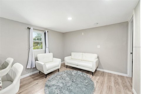 Dúplex en venta en Chiefland, Florida, 5 dormitorios, 122.63 m2 № 2236483 - foto 8