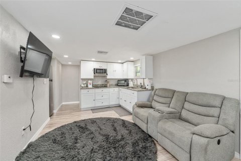 Dúplex en venta en Chiefland, Florida, 5 dormitorios, 122.63 m2 № 2236483 - foto 18