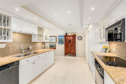 Condo in Bal Harbour, Florida, 2 bedrooms  № 1867128 - photo 5