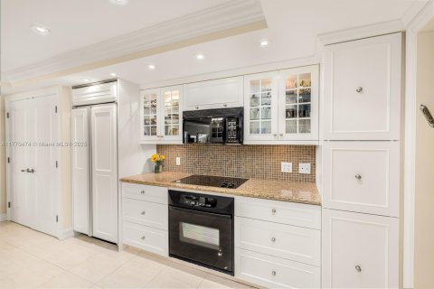 Condo in Bal Harbour, Florida, 2 bedrooms  № 1867128 - photo 4