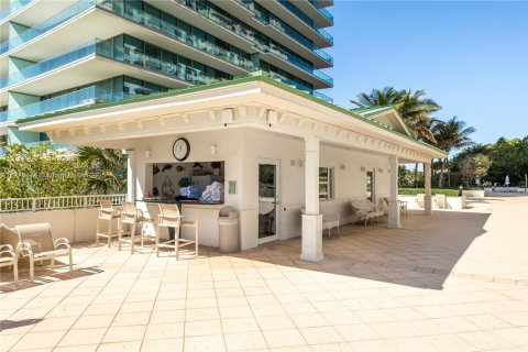 Condo in Bal Harbour, Florida, 2 bedrooms  № 1867128 - photo 16