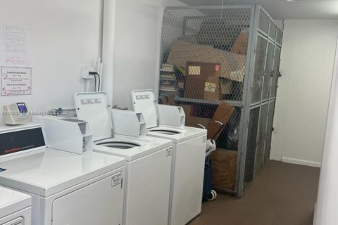 Condominio en venta en Pembroke Pines, Florida, 1 dormitorio, 75.34 m2 № 1983243 - foto 9