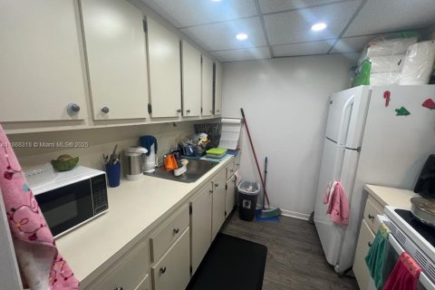 Condominio en venta en Pembroke Pines, Florida, 1 dormitorio, 75.34 m2 № 1983243 - foto 3