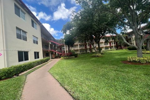 Condominio en venta en Pembroke Pines, Florida, 1 dormitorio, 75.34 m2 № 1983243 - foto 11