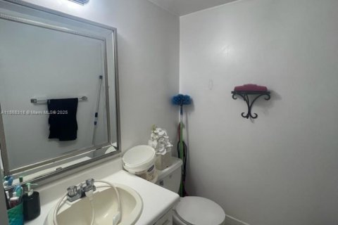Condominio en venta en Pembroke Pines, Florida, 1 dormitorio, 75.34 m2 № 1983243 - foto 5