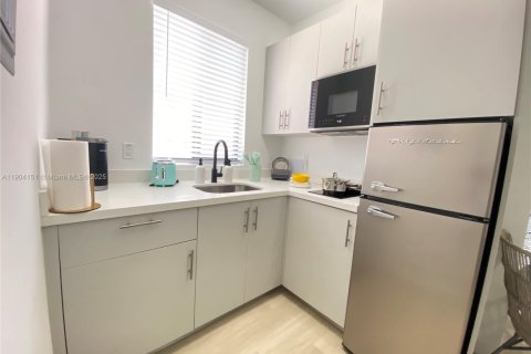 Снять в аренду квартиру в Майами, Флорида 1 спальня, 60.39м2, № 1955353 - фото 3