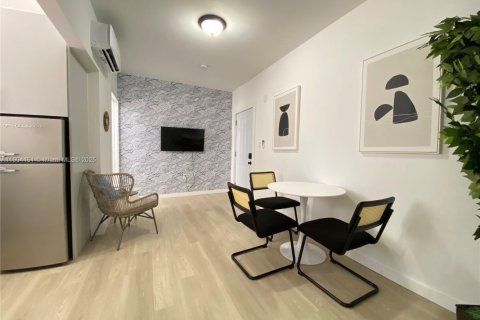 Снять в аренду квартиру в Майами, Флорида 1 спальня, 60.39м2, № 1955353 - фото 2