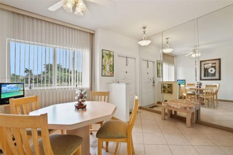 Condo in Tamarac, Florida, 2 bedrooms  № 1836812 - photo 5