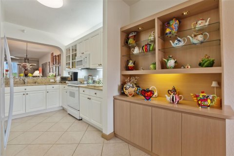 Condo in Tamarac, Florida, 2 bedrooms  № 1836812 - photo 6