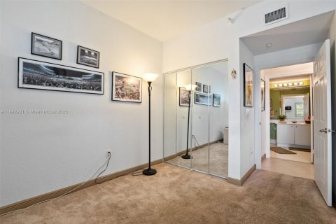Condo in Tamarac, Florida, 2 bedrooms  № 1836812 - photo 15