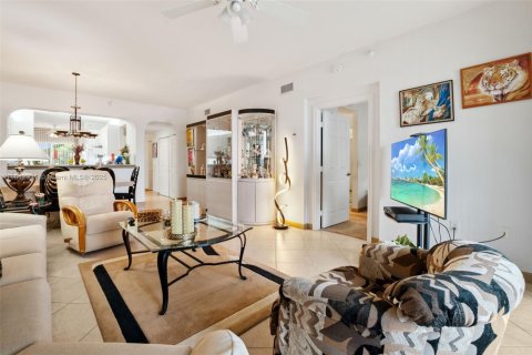 Condo in Tamarac, Florida, 2 bedrooms  № 1836812 - photo 13