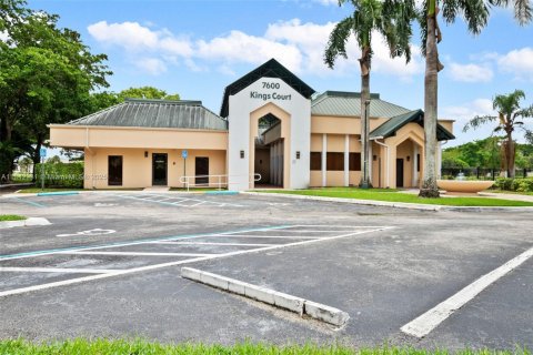 Condo in Tamarac, Florida, 2 bedrooms  № 1836812 - photo 23