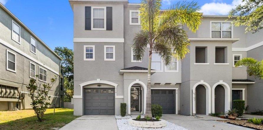 Touwnhouse à PALM RIVER TOWNHOMES à Tampa, Floride 3 chambres, 146.04 m2 № 1898993