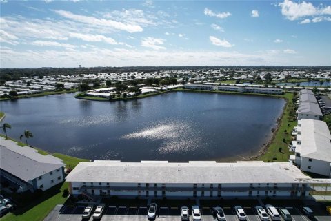 Condo in Boynton Beach, Florida, 2 bedrooms  № 2086973 - photo 17