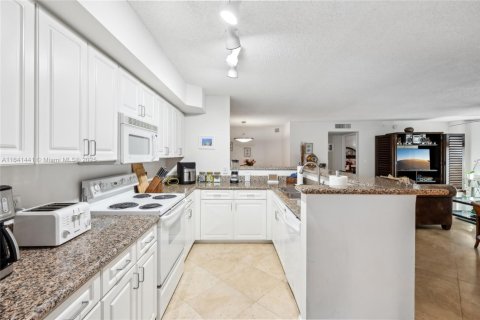Condominio en venta en Highland Beach, Florida, 2 dormitorios, 130.06 m2 № 1730234 - foto 5