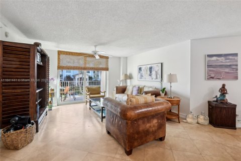 Condominio en venta en Highland Beach, Florida, 2 dormitorios, 130.06 m2 № 1730234 - foto 11