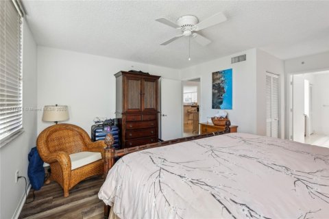 Condominio en venta en Highland Beach, Florida, 2 dormitorios, 130.06 m2 № 1730234 - foto 16