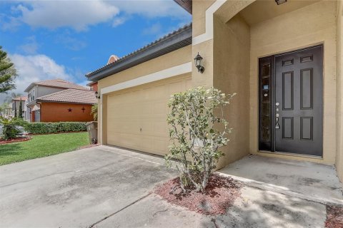 House in Kissimmee, Florida 4 bedrooms, 209.87 sq.m. № 2207279 - photo 3