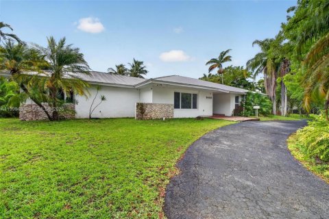 House in Palmetto Bay, Florida 4 bedrooms, 219.99 sq.m. № 2066809 - photo 4