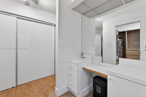 House in Palmetto Bay, Florida 4 bedrooms, 219.99 sq.m. № 2066809 - photo 23