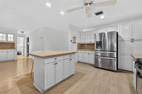 House in Palmetto Bay, Florida 4 bedrooms, 219.99 sq.m. № 2066809 - photo 20