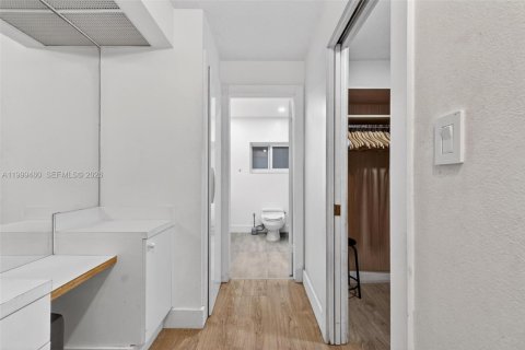 House in Palmetto Bay, Florida 4 bedrooms, 219.99 sq.m. № 2066809 - photo 21