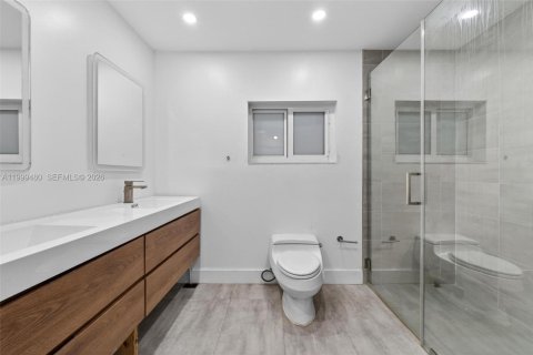 House in Palmetto Bay, Florida 4 bedrooms, 219.99 sq.m. № 2066809 - photo 24