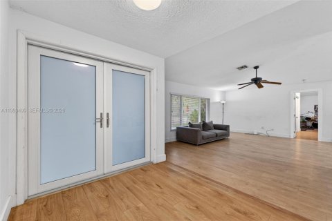 House in Palmetto Bay, Florida 4 bedrooms, 219.99 sq.m. № 2066809 - photo 6