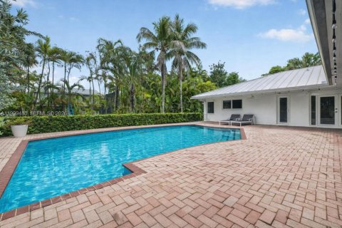 House in Palmetto Bay, Florida 4 bedrooms, 219.99 sq.m. № 2066809 - photo 2