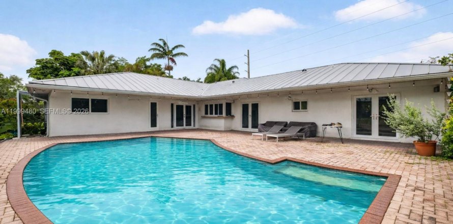 House in Palmetto Bay, Florida 4 bedrooms, 219.99 sq.m. № 2066809