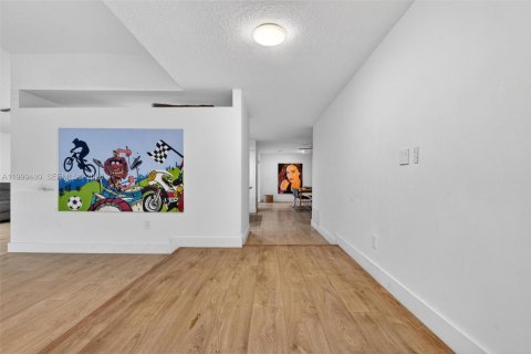 House in Palmetto Bay, Florida 4 bedrooms, 219.99 sq.m. № 2066809 - photo 7