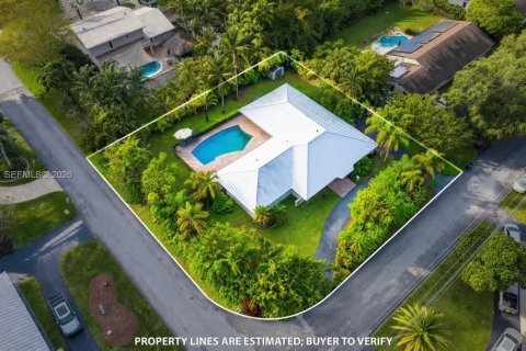 House in Palmetto Bay, Florida 4 bedrooms, 219.99 sq.m. № 2066809 - photo 3