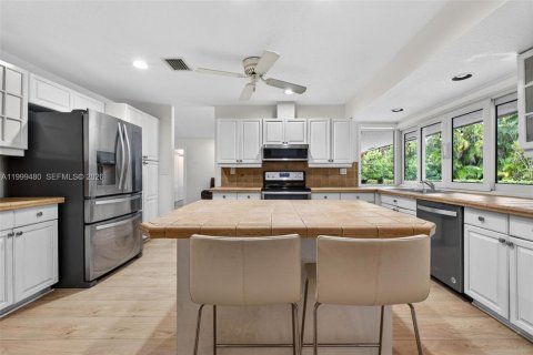 House in Palmetto Bay, Florida 4 bedrooms, 219.99 sq.m. № 2066809 - photo 19