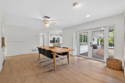 House in Palmetto Bay, Florida 4 bedrooms, 219.99 sq.m. № 2066809 - photo 15