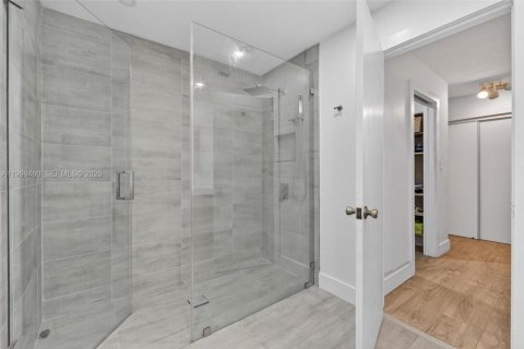 House in Palmetto Bay, Florida 4 bedrooms, 219.99 sq.m. № 2066809 - photo 25