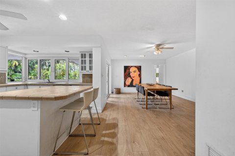 House in Palmetto Bay, Florida 4 bedrooms, 219.99 sq.m. № 2066809 - photo 14