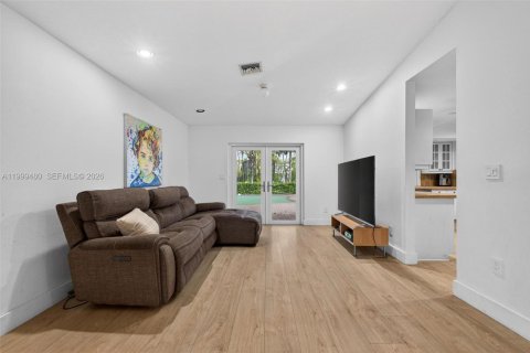 House in Palmetto Bay, Florida 4 bedrooms, 219.99 sq.m. № 2066809 - photo 11