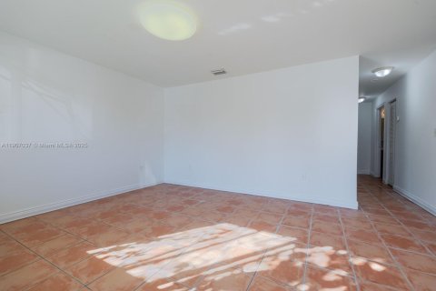 Adosado en alquiler en Homestead, Florida, 2 dormitorios, 85.47 m2 № 2013617 - foto 5