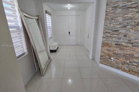 House in Doral, Florida 5 bedrooms, 277.96 sq.m. № 2002817 - photo 24